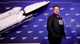 Μερικές αποκαλύψεις για τον Elon Musk από τον πατέρα του