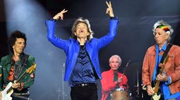 Πώς τα καταφέρνει ο Mick Jagger και τρέχει στα 76 του τρεις ώρες πάνω στη σκηνή;