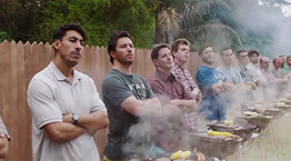 "Ξυρίστε τον τοξικό ανδρισμό": Η νέα διαφήμιση της Gillette γίνεται viral και διχάζει