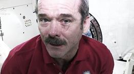 Τι συμβαίνει αν κλάψεις στο διάστημα