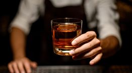 Αυτά είναι τα πιο δημοφιλή αλκοολούχα ποτά