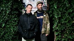 Μία διασκευή για να (ξανα)ερωτευθείς το West End Girls των Pet Shop Boys