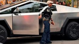 Από τον Pharell Williams στη Lady Gaga, το Tesla Cybertruck είναι το όχημα των αστέρων