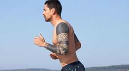 Μεγάλες επιδόσεις και απαράμιλλο στυλ με τα νέα αντρικά μαγιό Intimissimi