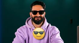 Πώς θα ήταν η ζωή μας αν μιλούσαμε μόνο με emoji, σύμφωνα με τον Διονύση Ατζαράκη