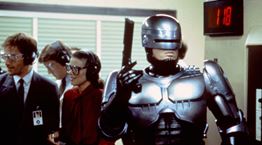 10 στιγμές του RoboCop που προέβλεψαν το μέλλον