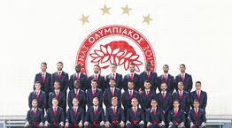 Η REPLAY ντύνει και φέτος τον Ολυμπιακό