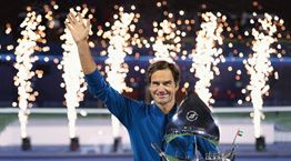Ένα δυνατό χειροκρότημα από την Rolex στον Roger Federer για τον 100ο τίτλο του
