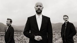 Η μεγάλη των Madrugada επιστροφή