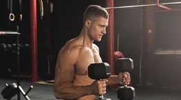 Η ρουτίνα "100" που θα κάνει τα μπράτσα σου ατσάλινα