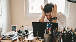 12 σημάδια ότι φλερτάρεις με το σύνδρομο burnout