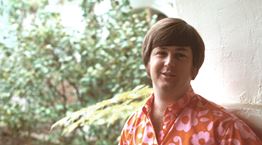 Ωδή στον Brian Wilson: 10 τραγούδια της ιδιοφυΐας των Beach Boys