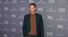 Κοστούμι με ζιβάγκο: Ο πιο ρετρό smart casual συνδυασμός του χειμώνα