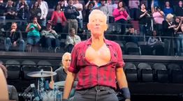 Μοιάζει ο Bruce Springsteen με την Tilda Swinton;