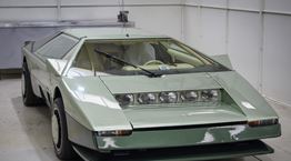 Η φουτουριστική αύρα της Aston Martin Bulldog