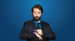 O Zήσης Ρούμπος, όταν δεν κάνει stand-up, βλέπει 11 σειρές ταυτόχρονα