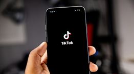 WikiTok: Η εφαρμογή που είναι πολύ καλύτερη από το TikTok