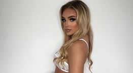 Victoria Thomas-Bowen, το μοντέλο του OnlyFans που έριξε μιλκσέικ στον Nigel Farage