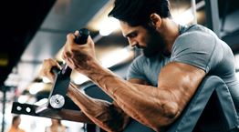 3 μαγικές ασκήσεις για να ενεργοποιήσεις τους τρικεφάλους σου