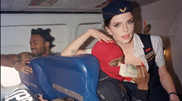 Julia Fox, τώρα και αεροσυνοδός