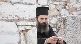 Πρώτη ματιά στο Man of God με Άρη Σερβετάλη και Mickey Rourke