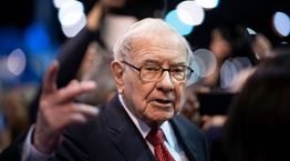 Ο Warren Buffett προχωρά σε ένα μεγάλο &#39;ξεφόρτωμα&#39; των μετοχών που κατέχει στην κατασκευάστρια των iPhone