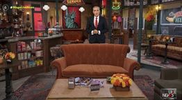 O Νίκος Ευαγγελάτος μπήκε στο Central Perk και το Twitter (ξε)τρελάθηκε