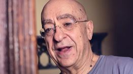 Μετά τη &#39;10η Εντολή&#39; και τον &#39;Κόκκινο Κύκλο&#39;, ο Πάνος Κοκκινόπουλος επιστρέφει με την &#39;Αλίκη στη Χώρα των Πτωμάτων&#39;