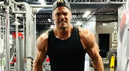 Χτίζοντας ανάγλυφο κορμί όπως αυτό του Alan Ritchson