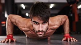 Fitness στο σπίτι: Γραμμωμένοι κοιλιακοί και στέρνο