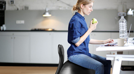 Υπάρχει μία καρέκλα που βελτιώνει τη στάση του σώματός σου