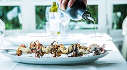 Η ψαροφαγία στα καλύτερά της στο Τραβόλτα