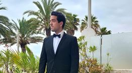 Σε άλλα νέα, παραγωγός εκδιώχθηκε από τις Κάννες επειδή φορούσε loafers