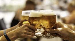 Το νο1 κόλπο για να πίνεις μπίρα χωρίς να φουσκώνεις