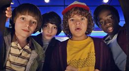 Το επίκαιρο throwback του Stranger Things στη μόδα των 80s