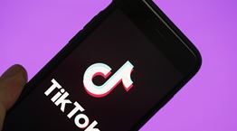 ΤοTikTok μόλις ξεπέρασε το YouTube σε πωλήσεις
