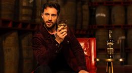 Ο Aaron Taylor-Johnson πρωταγωνιστεί στη νέα παγκόσμια καμπάνια του Jameson με την υπογραφή του Γιώργου Λάνθιμου