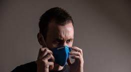 Το 40% της μετάδοσης του κορονοϊού γίνεται πριν την εμφάνιση των συμπτωμάτων