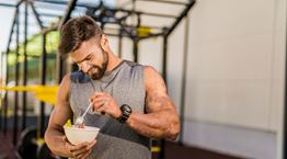 Μήπως το πότε τρως τα γεύματά σου σαμποτάρουν την πρόοδο στο γυμναστήριο