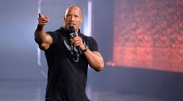 Ο Dwayne The Rock Johnson στηρίζει τον Joe Biden