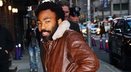 11 χολιγουντιανά looks με δερμάτινο μπουφάν