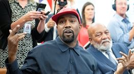 Ο Kanye West ψήφισε (εννοείται) τον εαυτό του