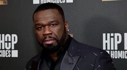 Ο 50 Cent τραυμάτισε γυναίκα σε συναυλία του με μικρόφωνο που πέταξε από τη σκηνή