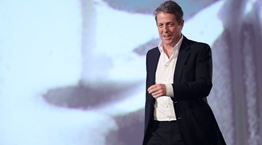 Ο νέος, ᾽θεϊκός᾽ ρόλος του Hugh Grant στο Netflix