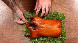 Η κουζίνα ενός πραγματικού καλλιτέχνη κάνει συναρπαστικό τον χειμώνα στο Fuga