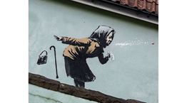 Πωλείται σπίτι που φέρει έργο του Banksy
