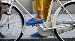 Τα αντρικά καλοκαιρινά παπούτσια πέρα από τα sneakers