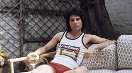 Freddie Mercury, γράφοντας ιστορία στη μουσική και τη μόδα