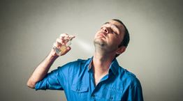 Πώς το άρωμά σου θα διαρκεί περισσότερο με 8 απλούς τρόπους