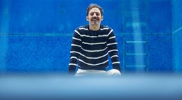 Ο Αντώνης Τσαπατάκης βρήκε τα must have items της άνοιξης